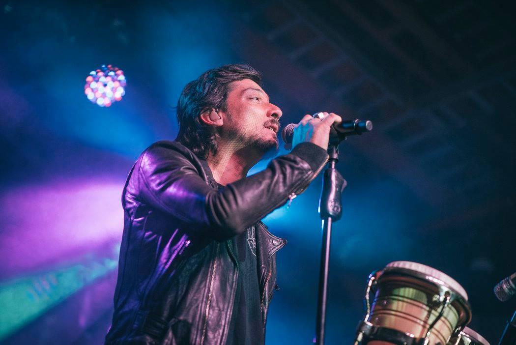 León Larregui lanza «Holidays»